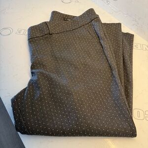 LOFT Plus Marisa Skinny Dress Pants in a Grey Geometric Pattern. Size 22